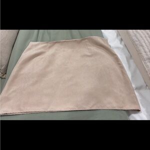 NWOT
Primark skirt suede or faux suede, mini skirt.Sz 14